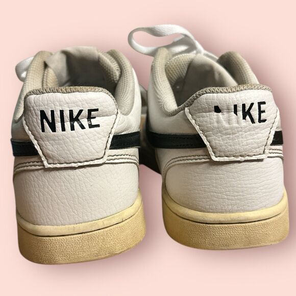 Nike Women's Court Vision Low Sneaker Black/White Size 8.5 USED - Picture 3 of 6